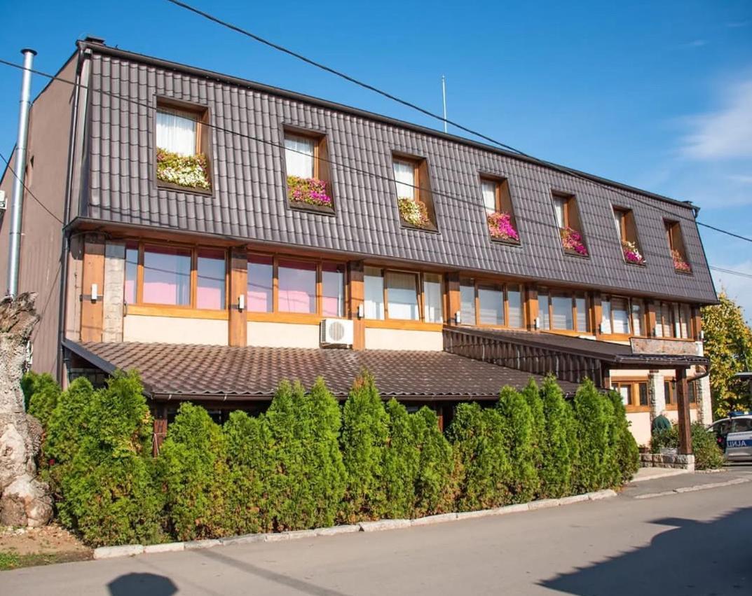 Hotel VIR Velika Plana Buitenkant foto