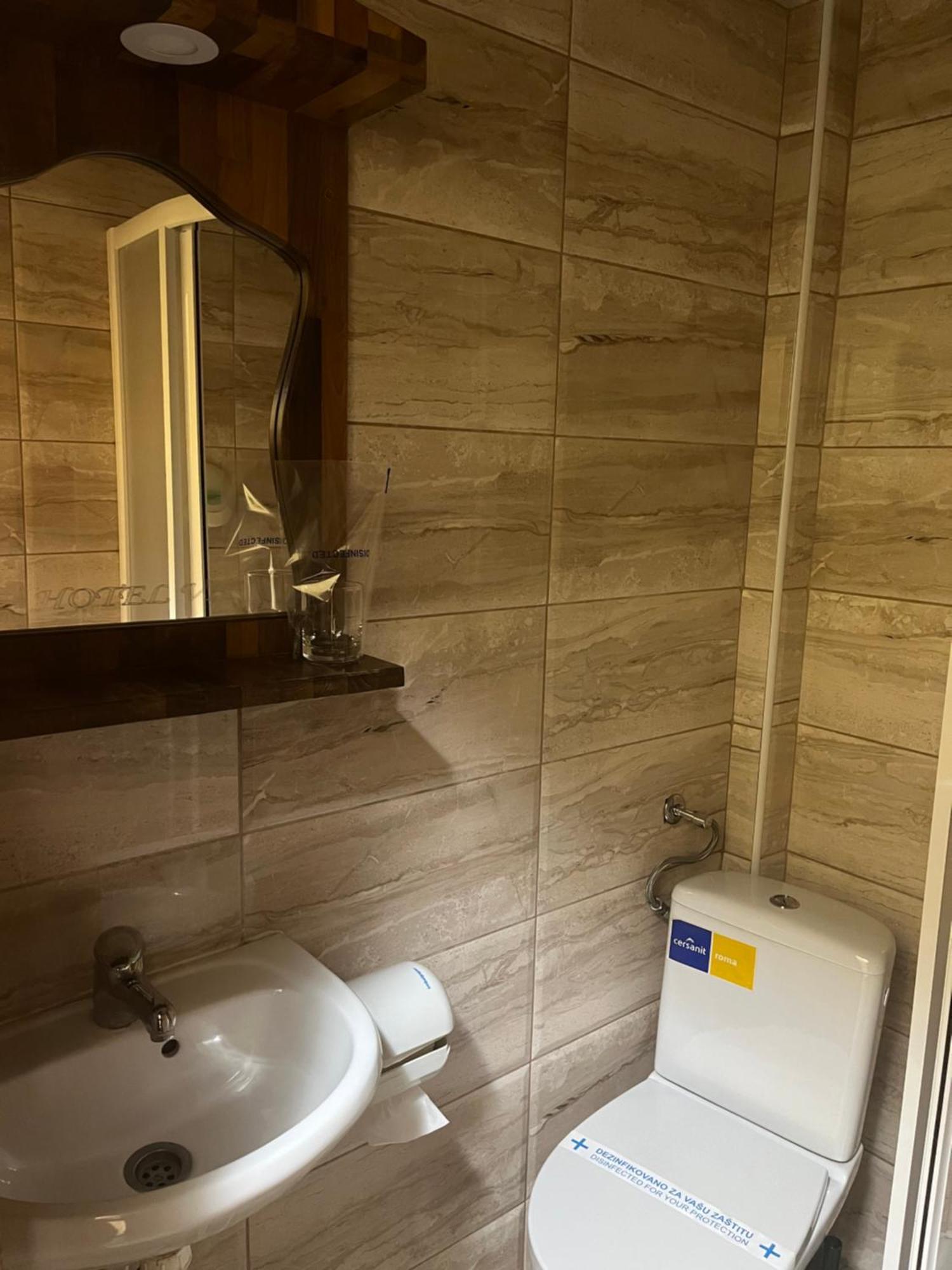 Hotel VIR Velika Plana Buitenkant foto
