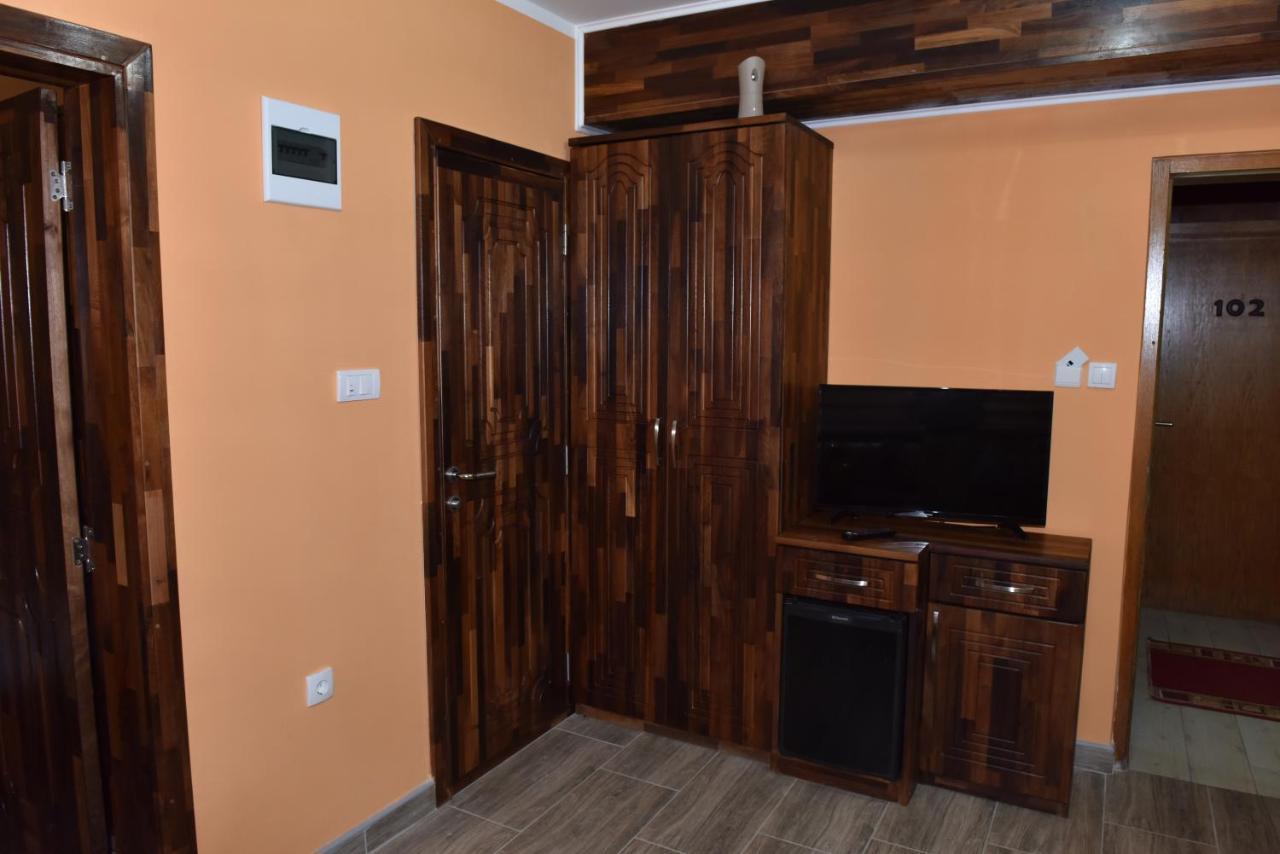 Hotel VIR Velika Plana Buitenkant foto