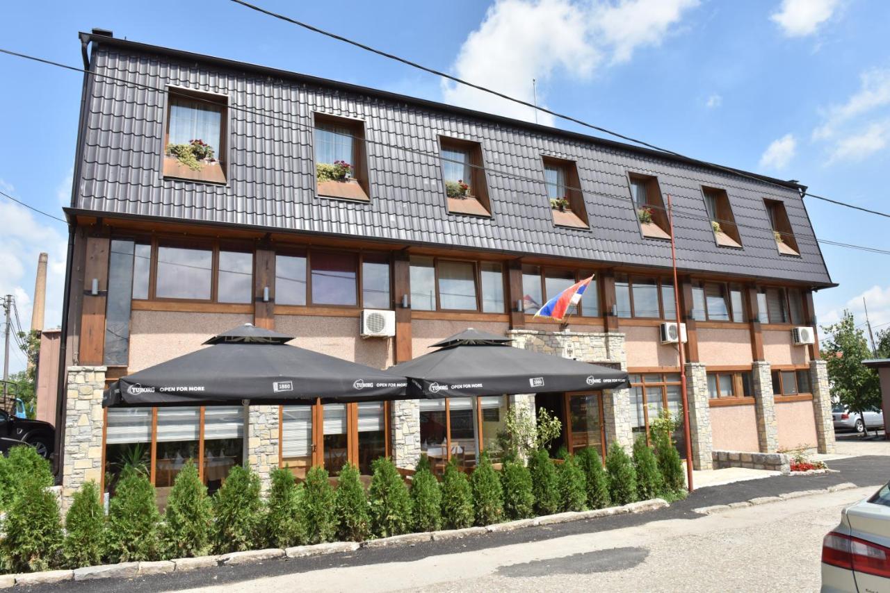 Hotel VIR Velika Plana Buitenkant foto